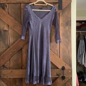 Blue V-neck dress with gorgeous details!